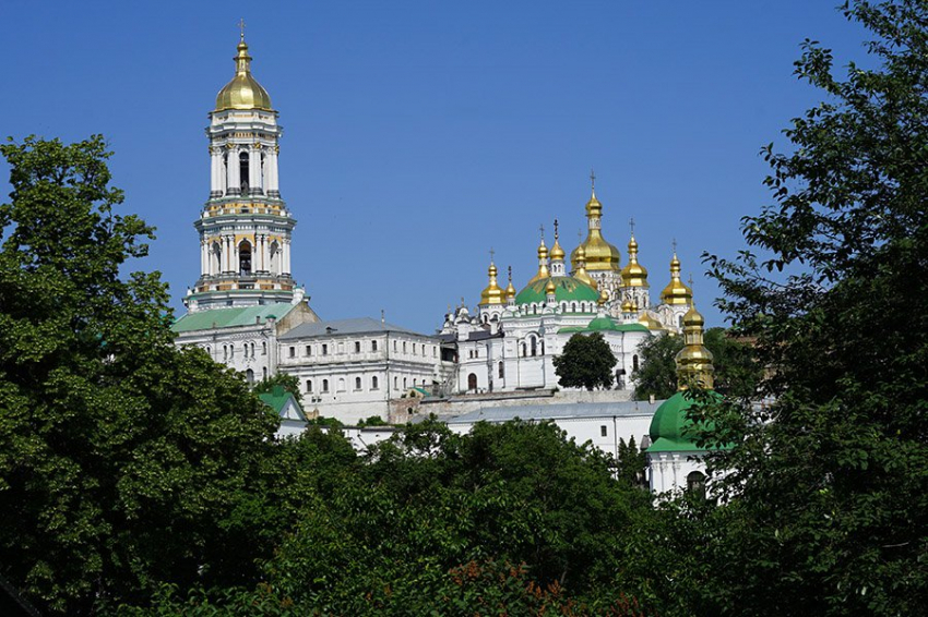 Зеленский загоняет украинскую православную церковь в подполье