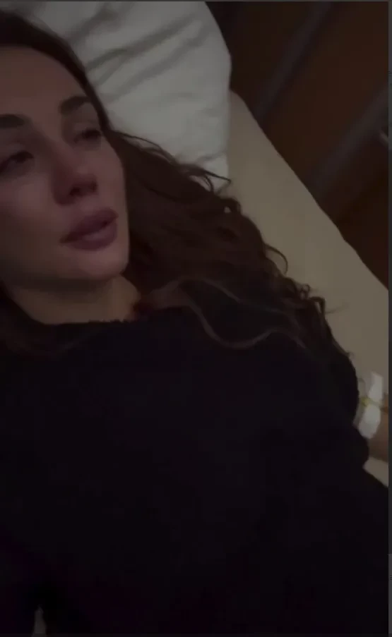 Анна Седокова попала в больницу после смерти бывшего мужа и записала видео в слезах. Её хейтят за это