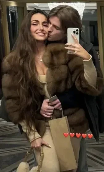 18-летние Тоня Худякова и ее бойфренд, сын Ирины Дубцовой, показали, как отдыхают на Сен-Барте