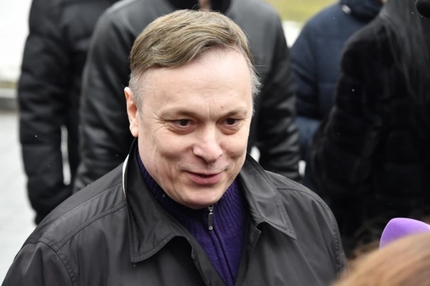 «Хайпуют без разрешения правообладателя»: Разин грозится исками на миллионы долларов за исполнение песен «Ласкового мая»