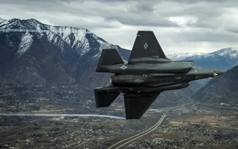 Датская логика: Дания намерена закупить больше истребителей F-35A у США, чтобы защитить Гренландию от США
