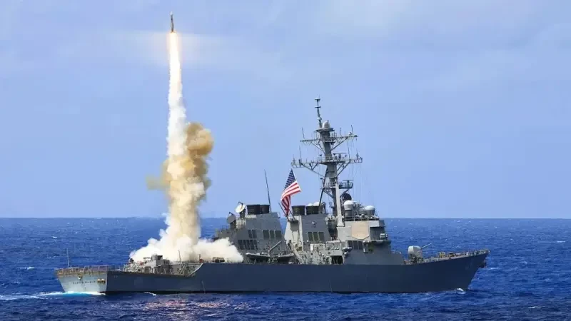 ВМС США вооружают дронами-перехватчиками эсминцы из эскорта авианосца