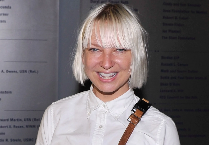 Певица Sia разводится с мужем