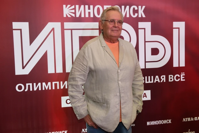 Пережил предательство жены, стал отличным отцом для чужих дочек и нашел счастье в 45 лет: почему Юрий Стоянов постоянно сравнивает себя с подлецом