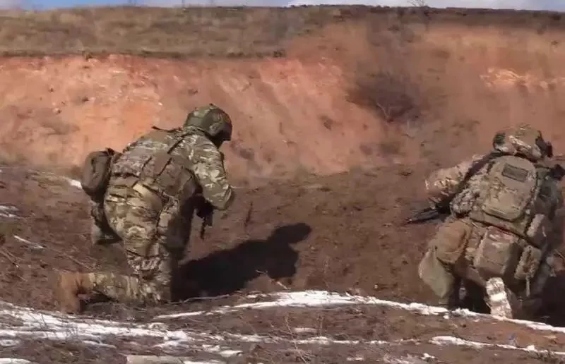 ВС РФ продвинулись в районе Озаряновки к северу от Торецка, заняв часть траншей противника