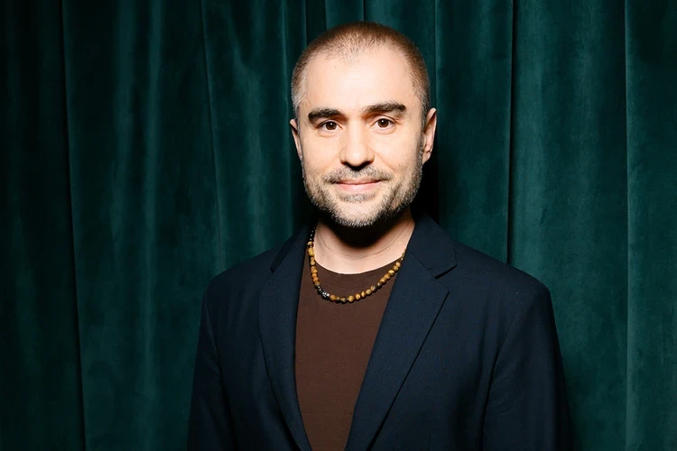 Звездные наряды на премии «Главные лица Voice»: Киркоров в серебре, Лолита без белья и Бородина, скопировавшая образ Шер