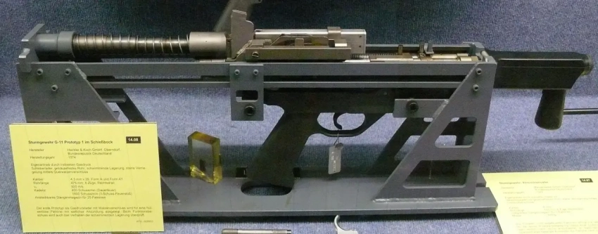 Часы с кукушкой под безгильзовый патрон: история G11
