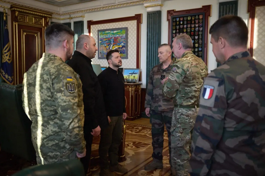 «В рамках создания коалиции»: МО Британии подтвердило отправку в Киев начальника штаба для обсуждения размещения «миротворцев»