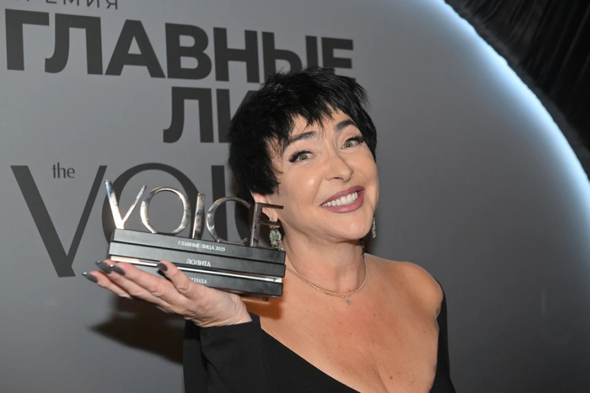 Звездные наряды на премии «Главные лица Voice»: Киркоров в серебре, Лолита без белья и Бородина, скопировавшая образ Шер