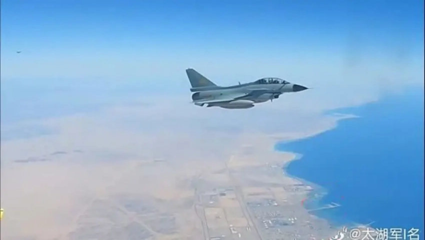 В сети появился кадр с китайским истребителем J-10 над американской военной базой в Саудовской Аравии