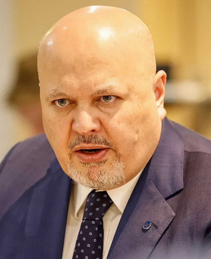 Главный прокурор МУС Карим Хан, выдавший ордер на арест Владимира Путина, представил своё отстранение как «административный отпуск»