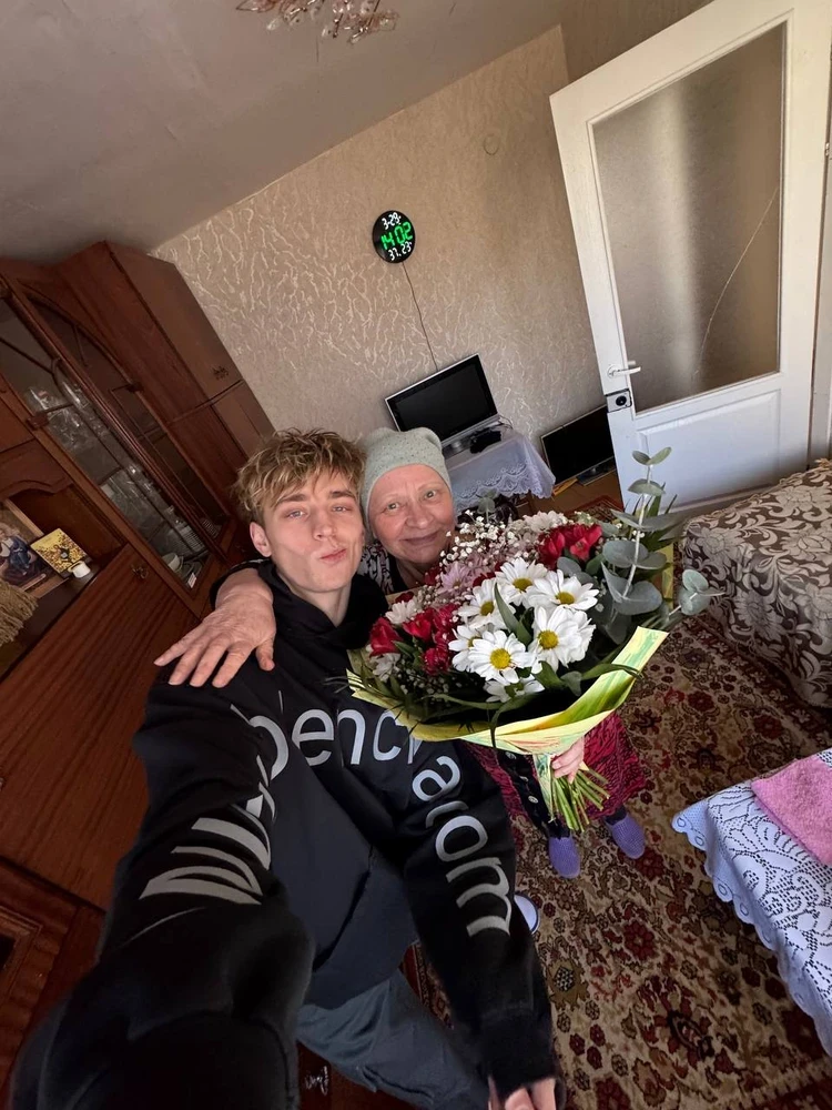 Покорил всех детей страны, построил империю и погряз в судебных исках: Чем знаменит популярный детский блогер Влад Бумага и на чем он зарабатывает