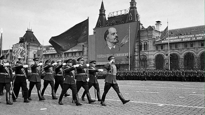 Как проходили парады 9 мая в СССР