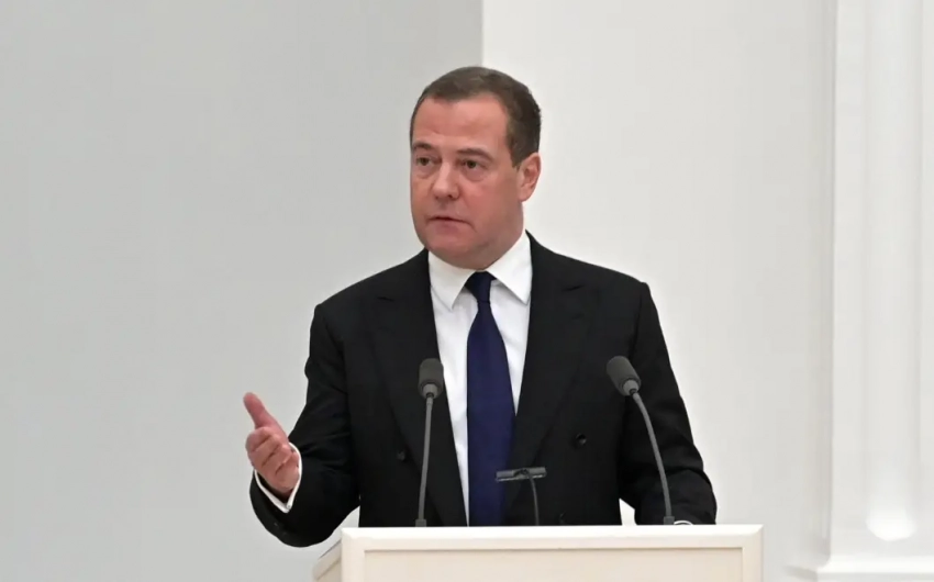 Медведев: помогающая сегодняшним неонацистам Европа должна помнить о поражении Третьего рейха