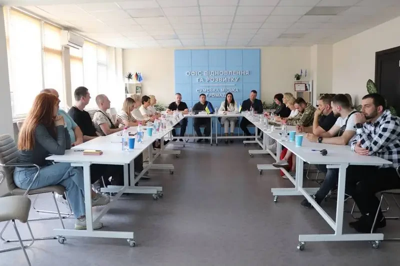 «Новые лавочки, ремонт зданий и щиты для разгона демонстраций»: Власти Сум активно осваивают городской бюджет на фоне наступления российских войск