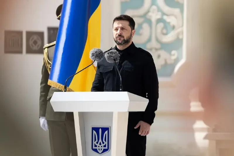 «Украина превыше всего» – Зеленский поздравил граждан страны с Днём конституции