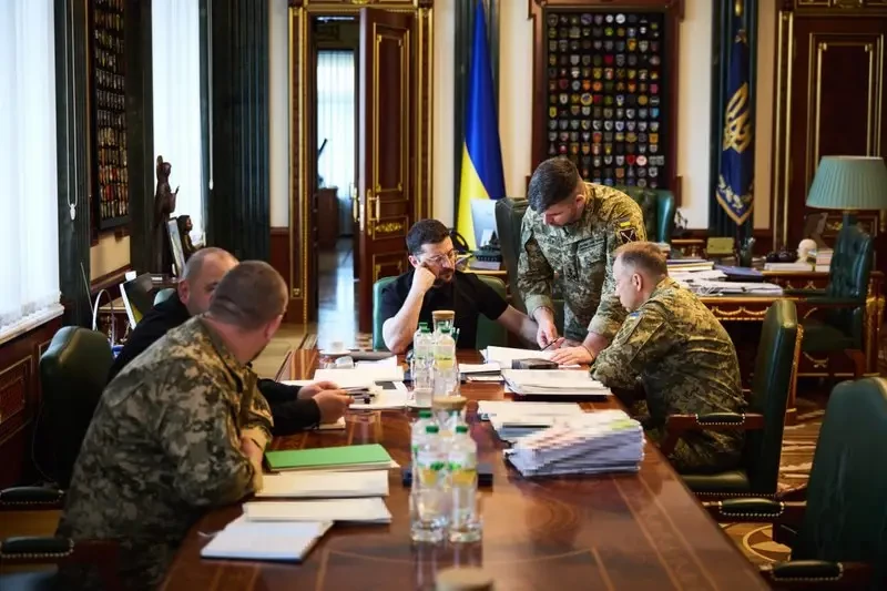 «Он не пообещал ничего»: Зеленский провёл экстренное совещание на фоне отказа Трампа возобновлять военную помощь Украине