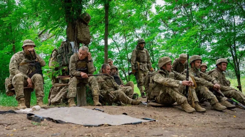 Похожа ли оборона противника на «Тришкин кафтан»: о заявлениях о том, что противник вынужден перебрасывать силы из пункта А в пункт Б на линии фронта