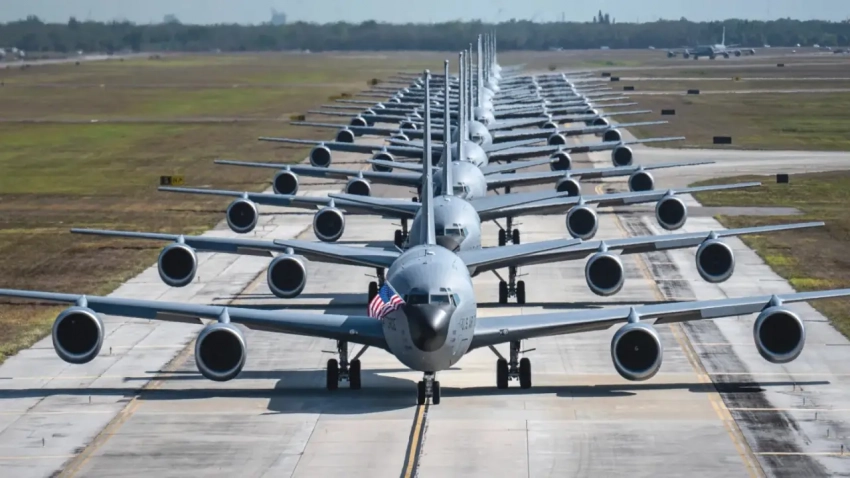 «В целях самозащиты»: американские топливозаправщики KC-135 вооружают беспилотниками