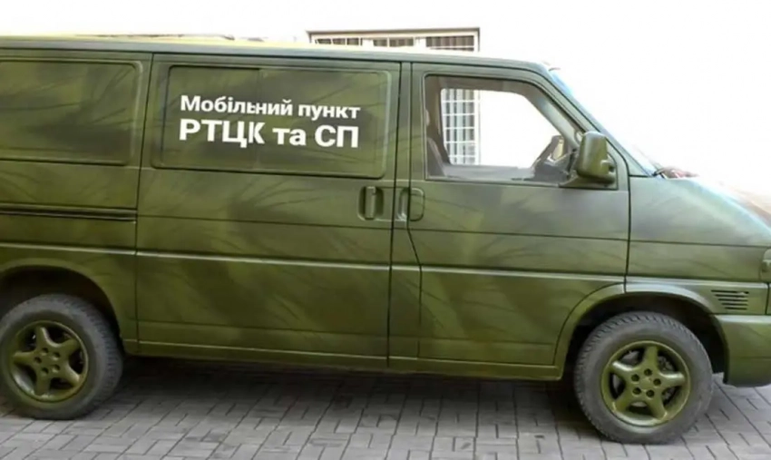 «Сердцем я – за»: украинские пользователи комментируют сообщения об ударе по ТЦК в харьковском Златополе