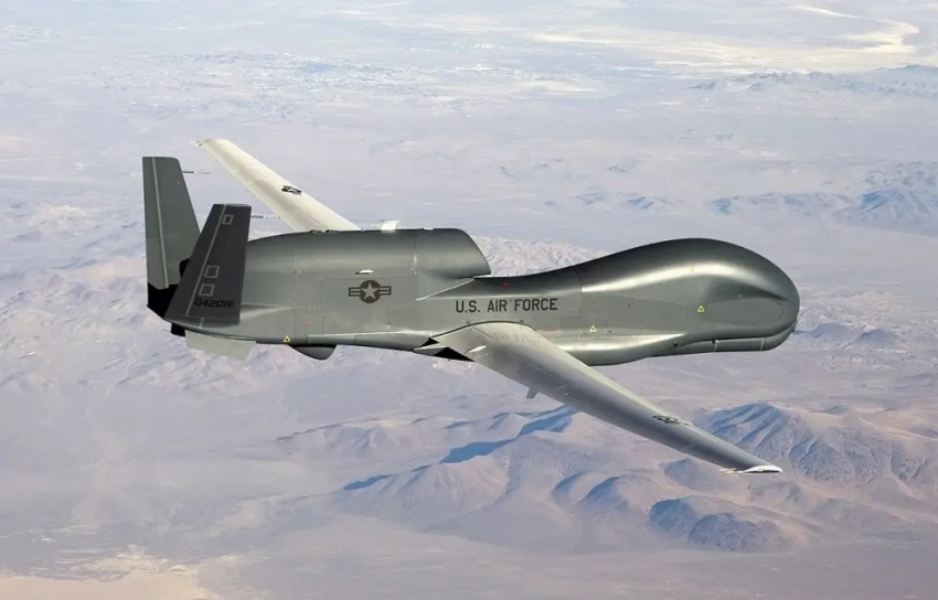 Американский БПЛА RQ-4B Global Hawk сегодня вёл разведку вдоль всей западной границы РФ