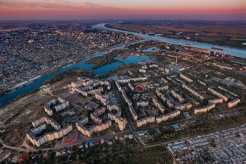 С отрезанного от Херсона разбомбленным мостом Карантинного острова объявлена эвакуация