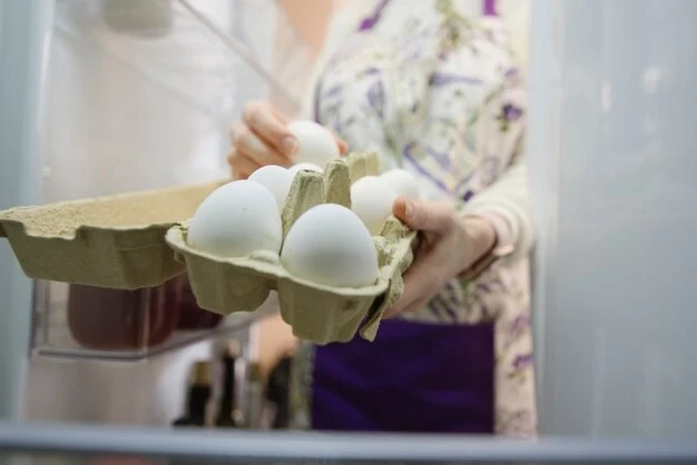 Чтобы не испортились: 7 продуктов, которые нельзя хранить в дверце холодильника
