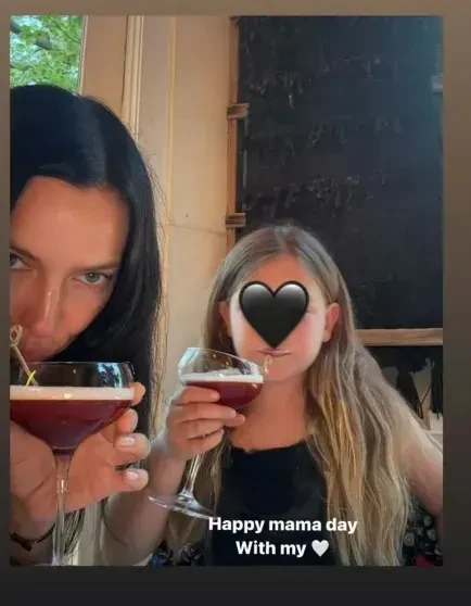 Колизей, бикини и море: Ирина Шейк отдыхает в Италии