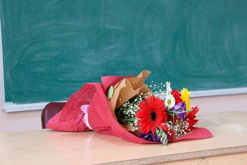 Долговечность и красота: какие букеты можно дарить учителю на 1 сентября 2025 года