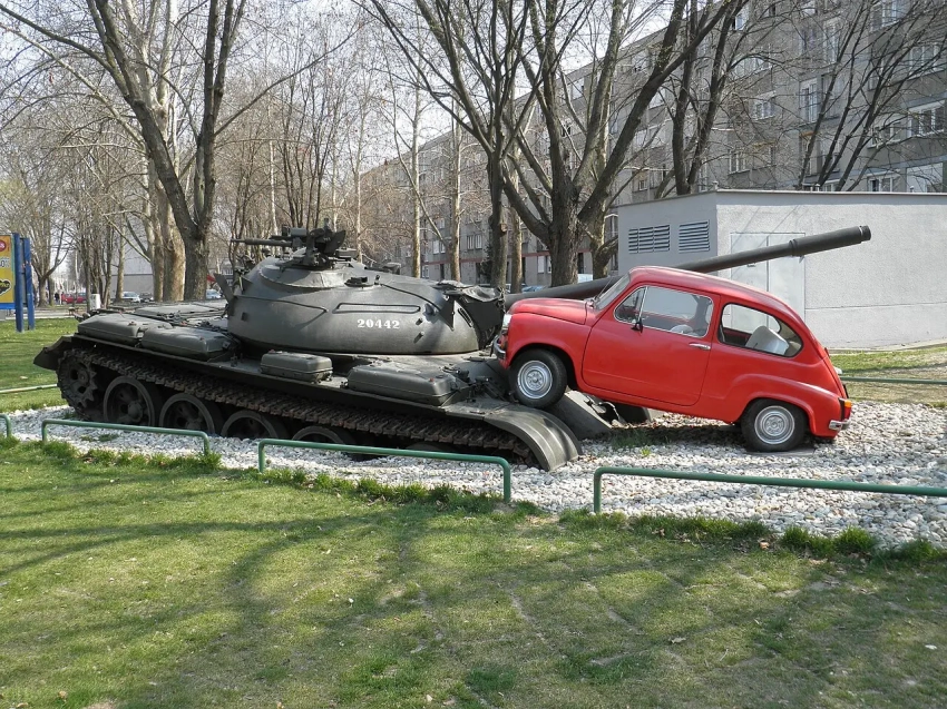 Фича давит танк