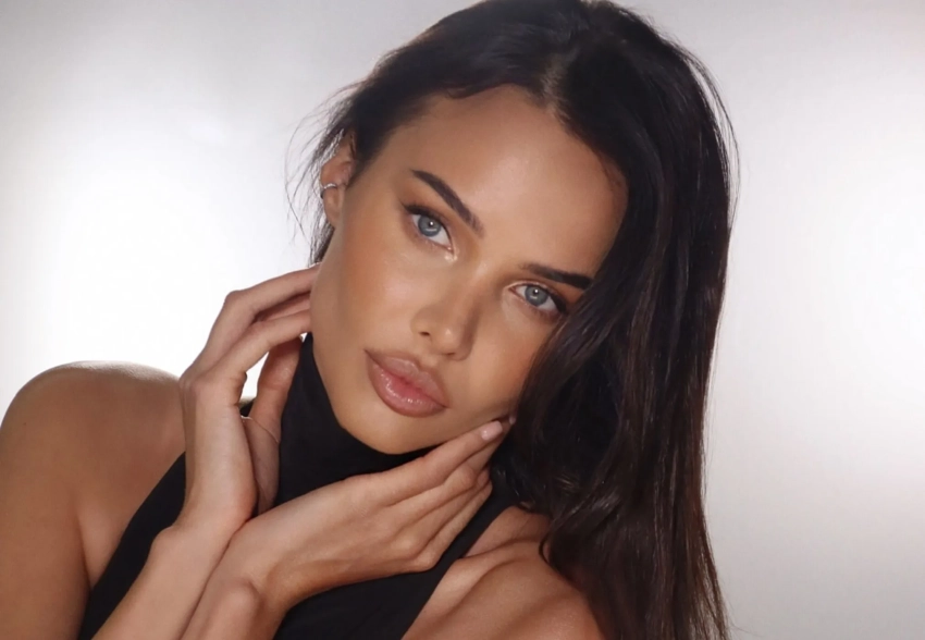 "Скулы природные". Анастасия Решетова рассказала о своих пластических операциях, на которые её "надоумили"