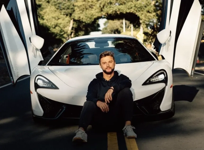 "Макларен" продал — купил велосипед". Предприниматель Андрей Дороничев рассказал о борьбе с алкогольной зависимостью