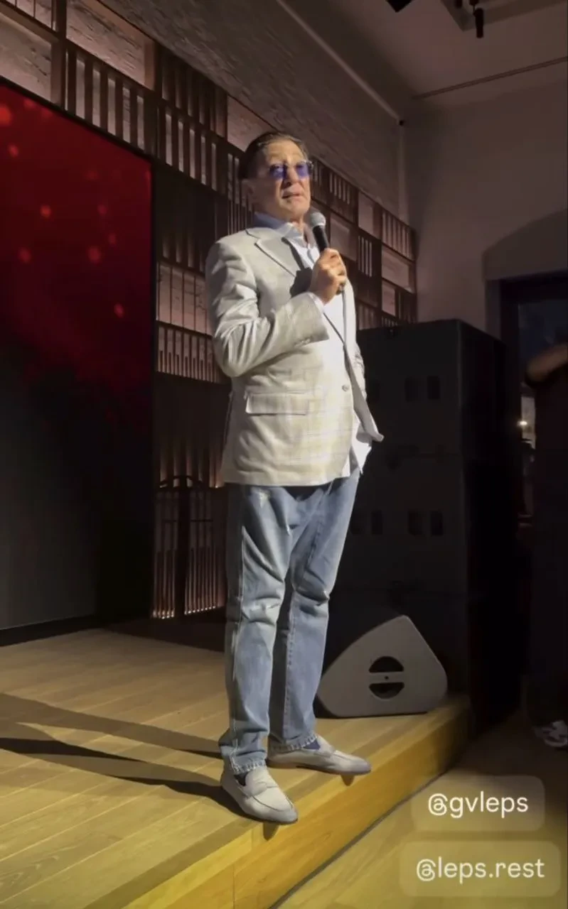 19-летняя невеста Григория Лепса поддержала его на открытии ресторана в Москве