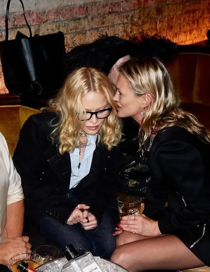 Мадонна в образе "офисной сирены", Кейт Мосс и Ноэл Галлахер посетили модную вечеринку в Лондоне