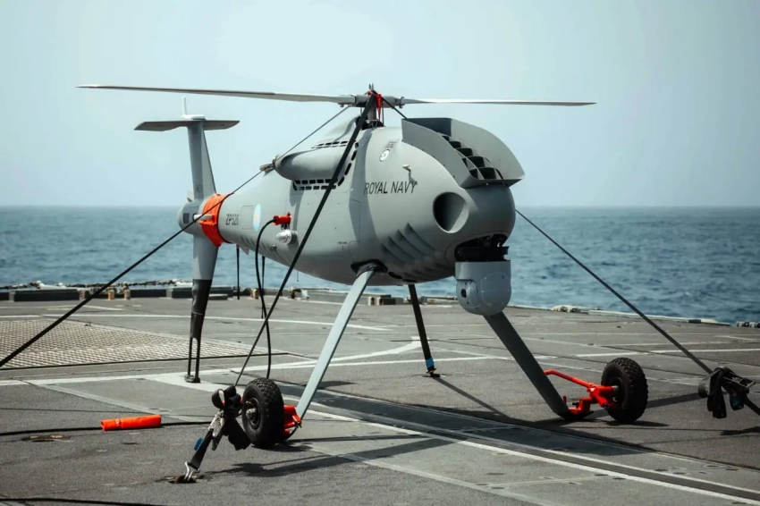 Британские ВМС получили новые палубные БПЛА вертолётного типа Peregrine