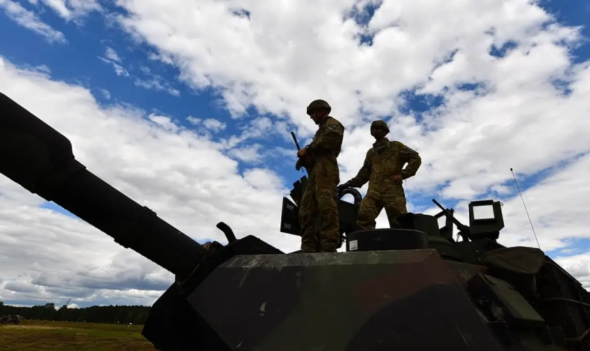 Американский эксперт: США применят силу, если КНР разместит свои войска в Канаде