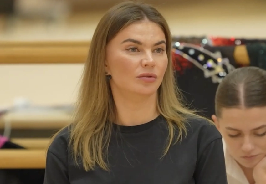 "Ты вообще очнись". Алина Кабаева появилась на публике в лосинах и пообщалась с гимнастками