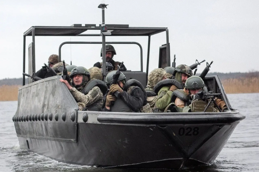 Два украинских катера с десантом уничтожены к западу от побережья Крыма