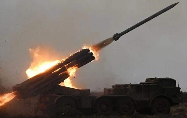 Юрий Подоляка в свежей сводке от 27.10.2025 сообщил о том, что ВСУ отходят за Оскол на Купянском направлении