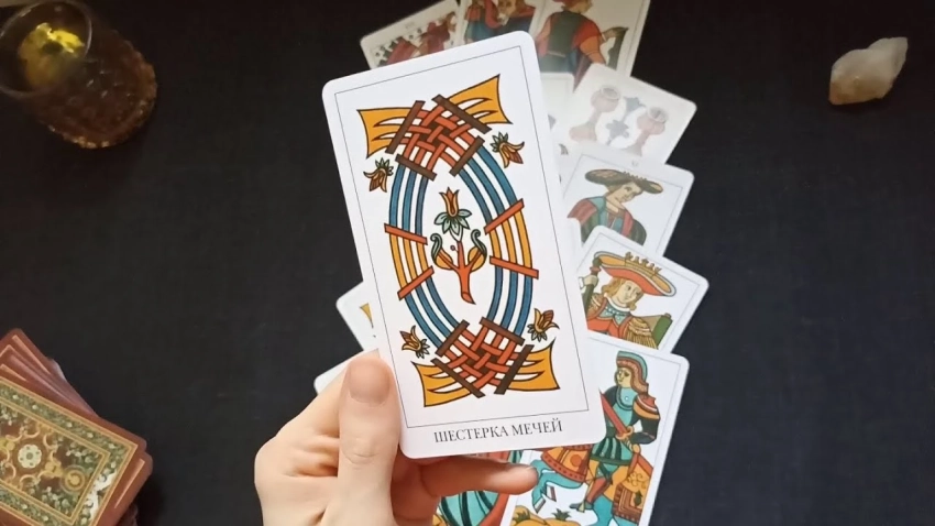 Стремление к гармонии и поиск опоры: прогноз Таро на ноябрь 2025 года для каждого знака зодиака