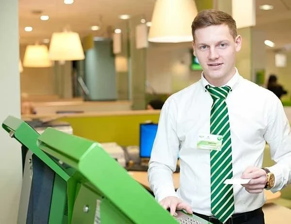 В День работников «Сбербанка» России, 12 ноября, поздравляют всех причастных к празднику