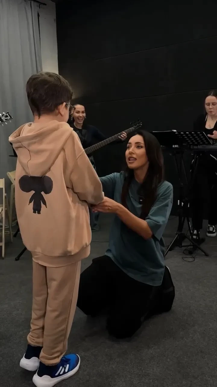 Спел вместе с матерью: Алсу показала редкое видео с подросшим сыном