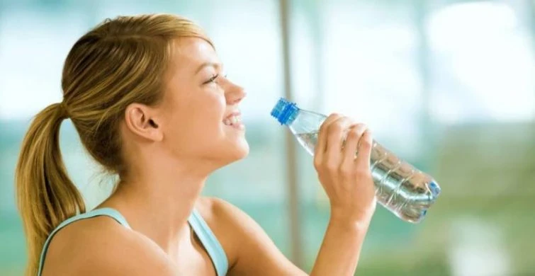 Понедельный грамотный план приучения себя к 2 литрам чистой воды в день