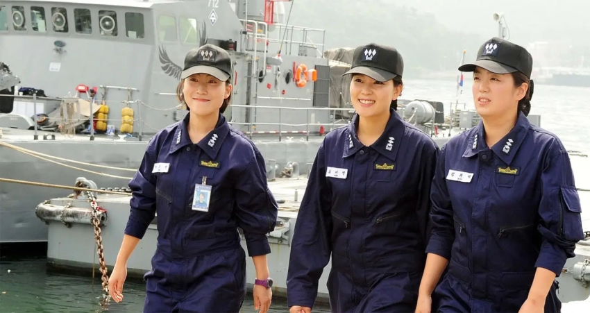 Южная Корея провела учения с эсминцами типа Aegis, приурочив к 80-летию ВМС