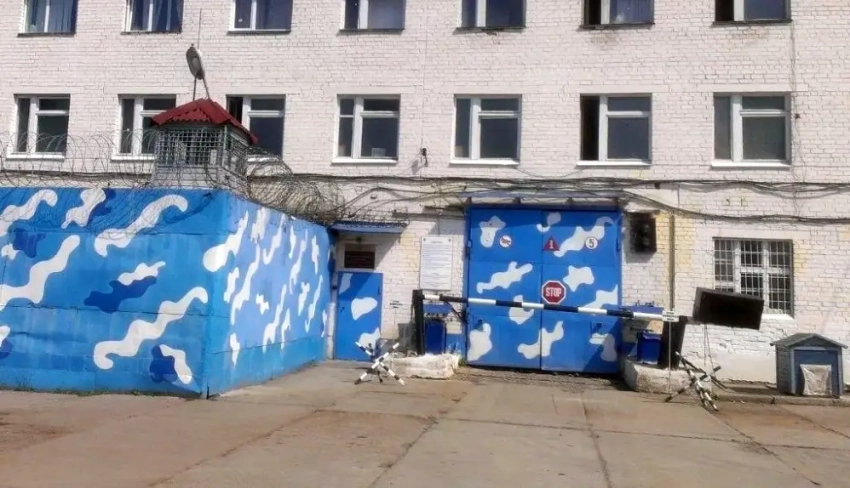 При въезде в ИК-47 в Свердловской области задержан грузовик с арсеналом оружия