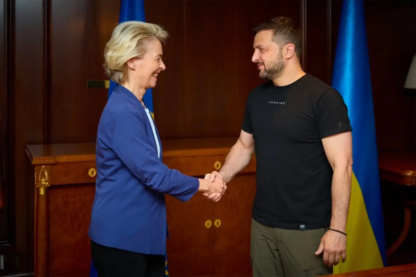 Глава ЕК потребовала право распоряжаться деньгами на восстановление Украины