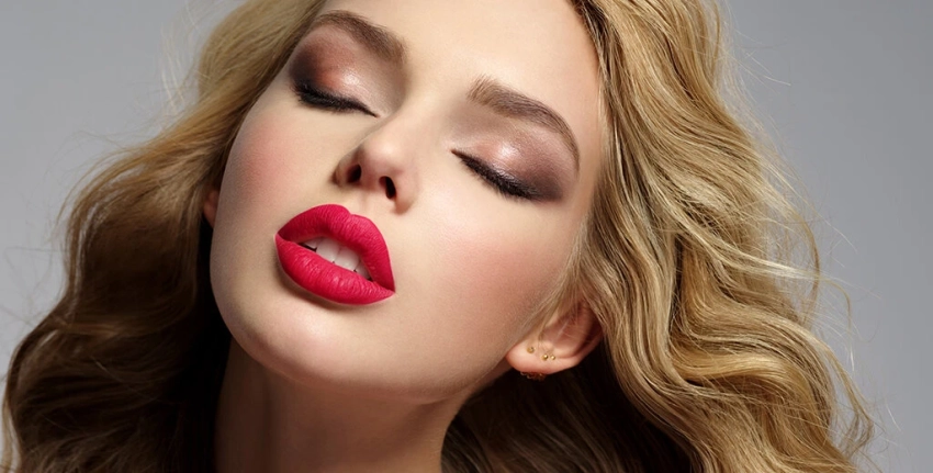 5 этапов при нанесении матовой помады, чтобы она держалась дольше