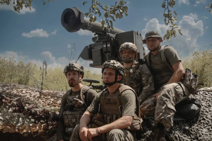 «Украинская армия деморализована и бежит» - твердят «эксперты» с 2014 года