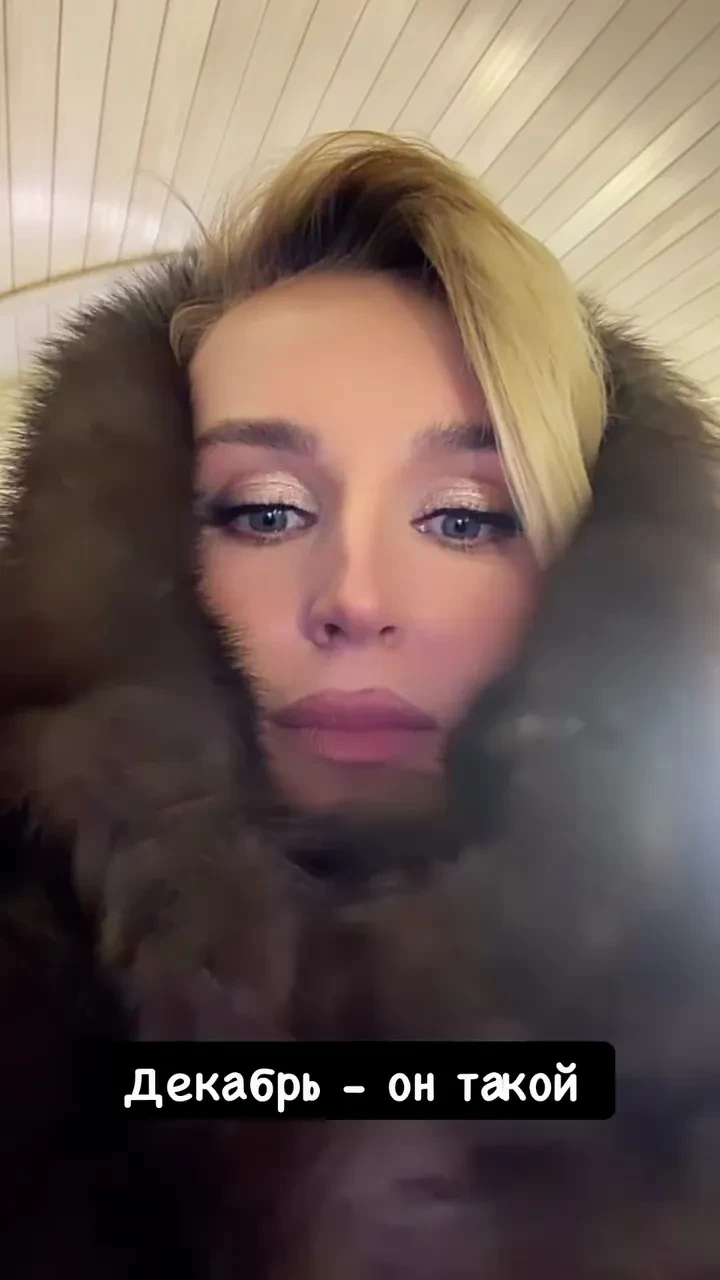 Пробки в Москве: Лолита и Полина Гагарина спустились в метро, а Олег Меньшиков предложил "выселить" чиновников за МКАД