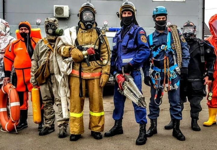 День спасателя в РФ отмечают 27 декабря 2025 года